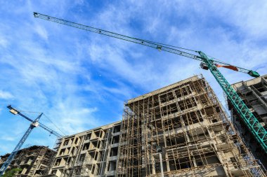 Vinçli inşaat alanı