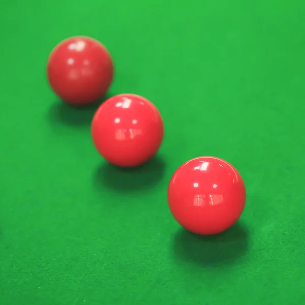Bolas de snooker na mesa de snooker verde — Fotografia de Stock