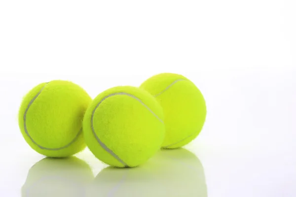 Izole tenis topu — Stok fotoğraf