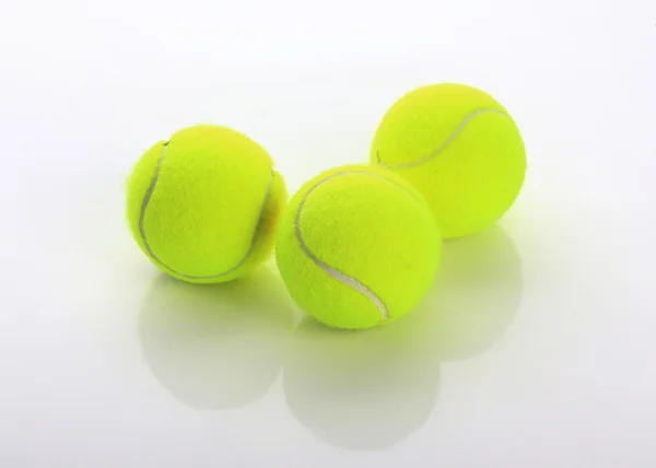 Izole tenis topu — Stok fotoğraf