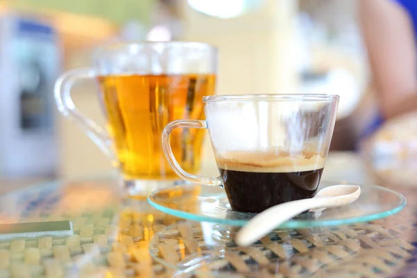 Kaffeetasse auf dem Tisch — Stockfoto