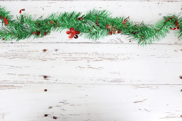 Decoração de Natal em madeira branca intempéries fundo — Fotografia de Stock