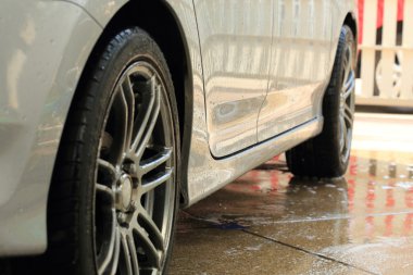 su ve köpük temizlik Oto yıkama