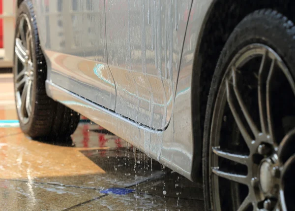 Car wash with water and foam cleaning — Stock Photo, Image