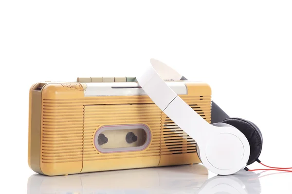 Rádio música e fone de ouvido branco — Fotografia de Stock