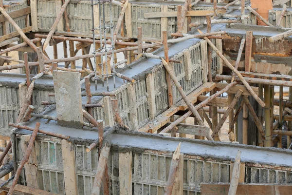 Цементный разлив в строительном доме — стоковое фото