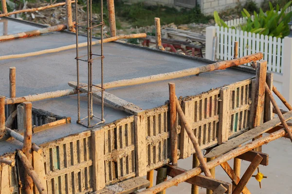 Estructura de vertido de cemento en la casa de construcción — Foto de Stock