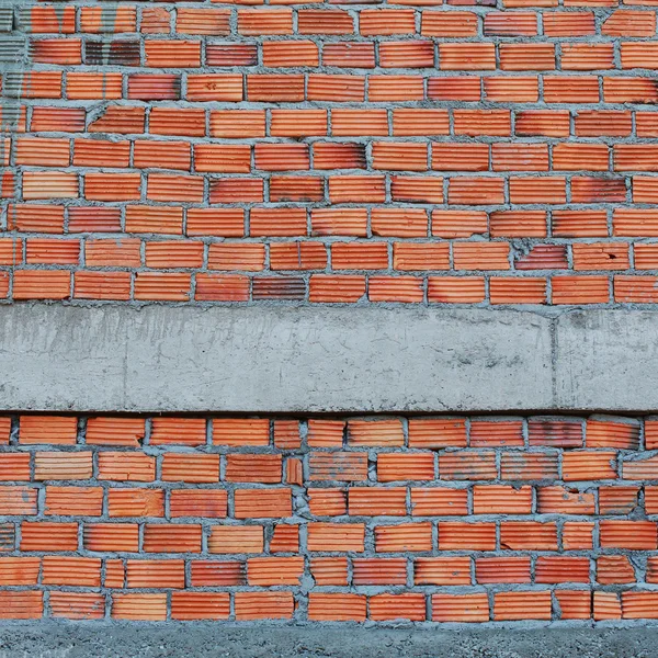 Parede de tijolo em canteiro de obras residenciais — Fotografia de Stock