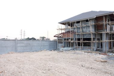 çimento ve tuğla yapılan inşaat ev yapısı