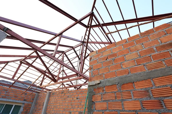 Az építési telek épület acél gerenda — Stock Fotó
