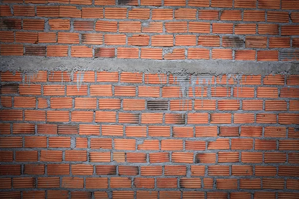 Mur de briques dans le chantier de construction de bâtiments résidentiels — Photo