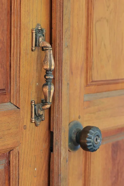 Door handle on brown wood door — Stock Photo, Image