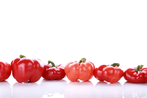 Zoete bell peper geïsoleerd op witte achtergrond — Stok fotoğraf