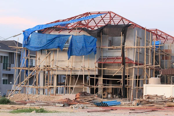 Estructura de la casa de construcción hecha de cemento y ladrillo — Foto de Stock