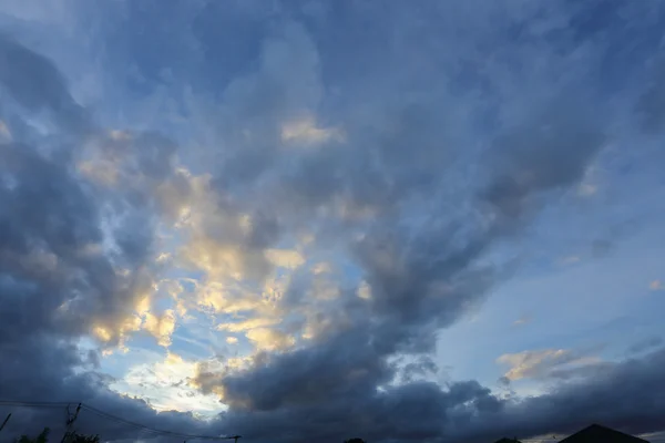 Langit biru dengan awan yang indah — Stok Foto