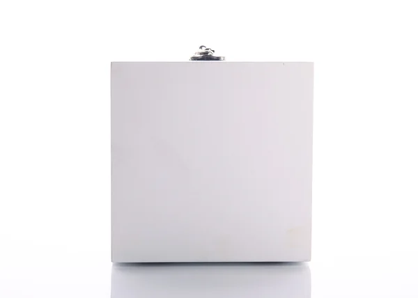 Boîte en bois blanc près de l'emballage du produit — Photo