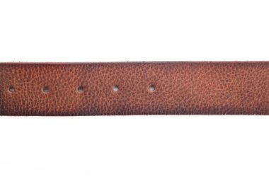 Beyaz arka plan üzerinde kahverengi deri kayış moda