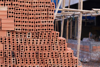 tuğla blok konut inşaat alanı içinde