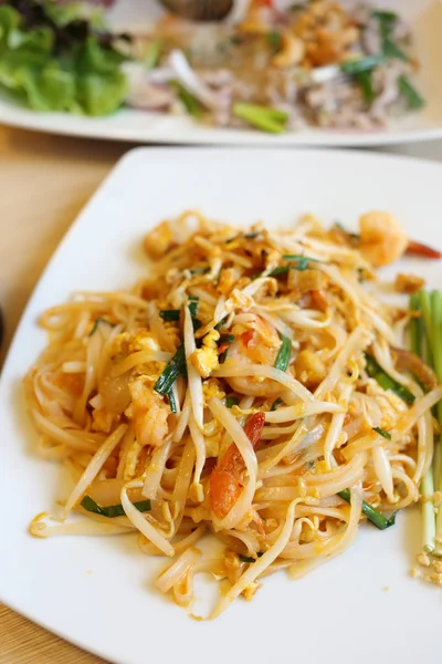 Pad thai, rühren thailand traditionelle thailändische Speisen — Stockfoto