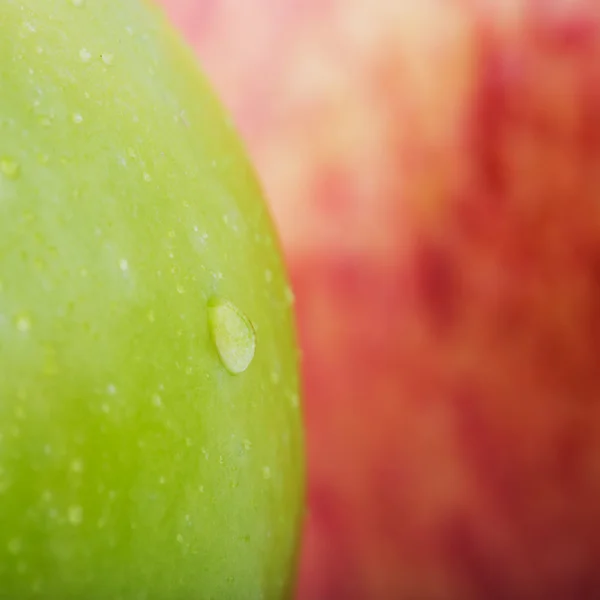 Nahaufnahme von Apfelfrüchten mit Wassertropfen — Stockfoto