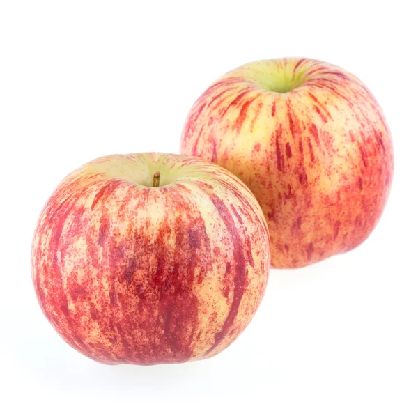 Beyaz arkaplanda izole edilmiş taze elma meyvesi
