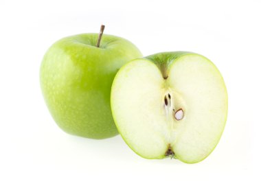 Elmanın yarısı beyaz arkaplanda izole