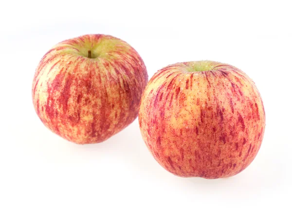 Яблочные фрукты с капли воды изолированы на белом фоне — стоковое фото
