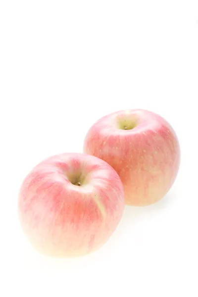 Яблочный фудзи изолированы на белом фоне — стоковое фото