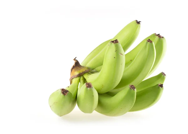 Zielony banan surowego na białym tle — Zdjęcie stockowe