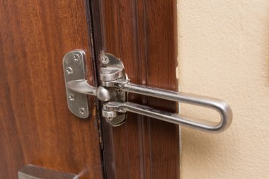 kilit kapı ahşap kapı güvenlik