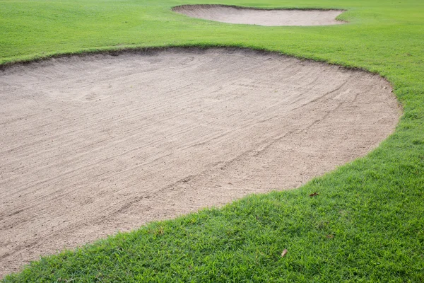 Bunker de arena y césped verde del campo de golf —  Fotos de Stock