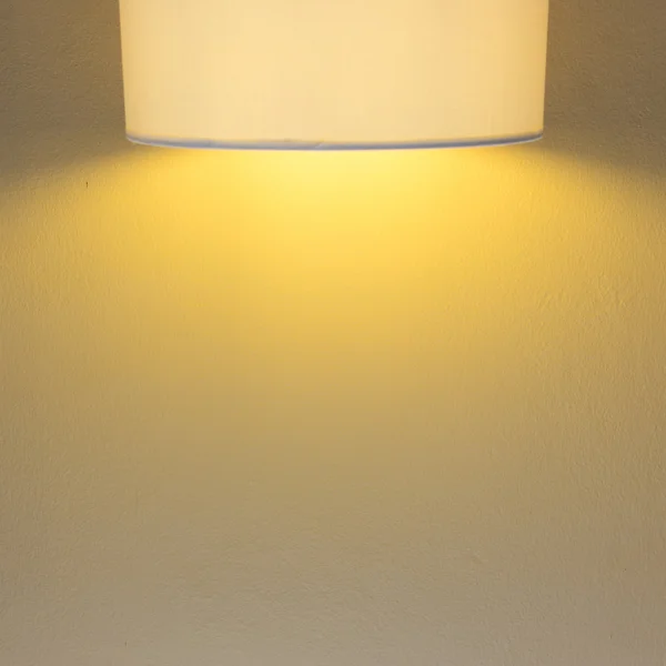 Lampe Licht auf Mörtel Zement Wand Hintergrund — Stockfoto