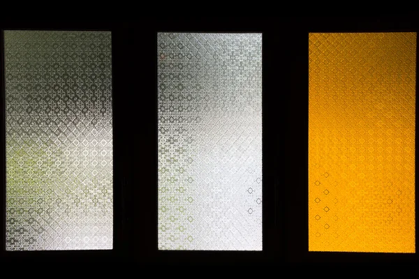 Скляна традиційна текстура тайського стилю прикрашена на вікні — стокове фото