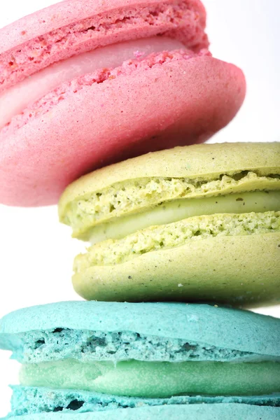 Macaron dolce gustoso su sfondo bianco — Foto Stock