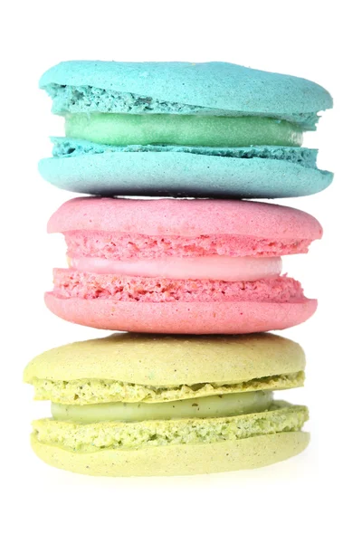 Macaron dulce sabroso aislado sobre fondo blanco — Foto de Stock