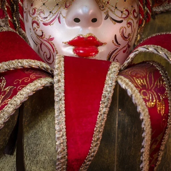 Röd carnival mask — Stockfoto