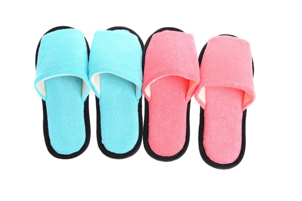 Rood en blauw slippers schoeisel geïsoleerd op witte achtergrond — Stockfoto