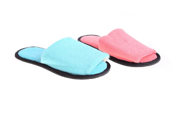 Rood en blauw slippers schoeisel geïsoleerd op witte achtergrond — Stockfoto