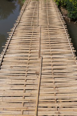ahşap köprü bambu yapılmış örgü