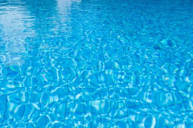 Yüzme havuzunda su