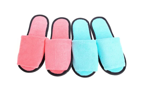 Rood en blauw slippers schoeisel geïsoleerd op witte achtergrond — Stockfoto