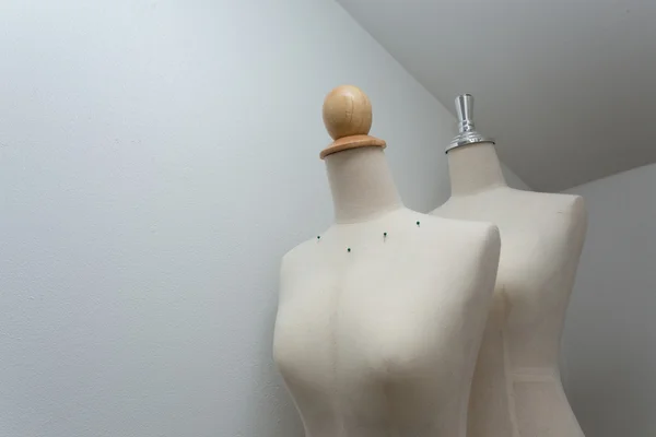 Κλωστοϋφαντουργικών μανεκέν πανί θηλυκό ομοίωμα στο δωμάτιο — Φωτογραφία Αρχείου