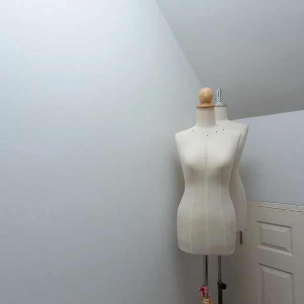 Włókienniczych manekin tkaniny kobieta manekina w pokoju — Zdjęcie stockowe