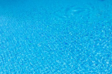 Yüzme havuzunda su