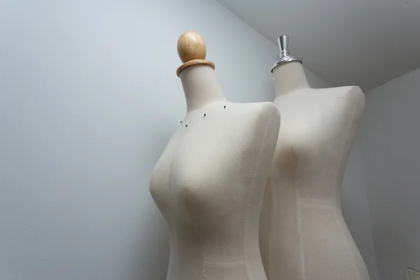 Maniquí textil paño maniquí femenino en la habitación —  Fotos de Stock