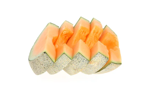 Tranche de melon cantaloup isolée sur fond blanc — Photo