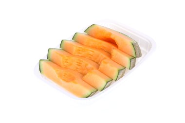 Beyaz arka plan üzerinde izole kavun karpuz dilimi