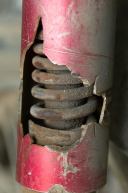 Motosiklet takoz emici paslı çatlak kırık