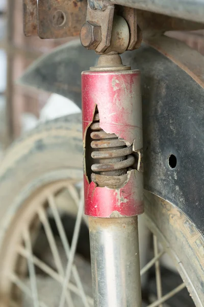 Amortiguador de motos grieta oxidada roto —  Fotos de Stock