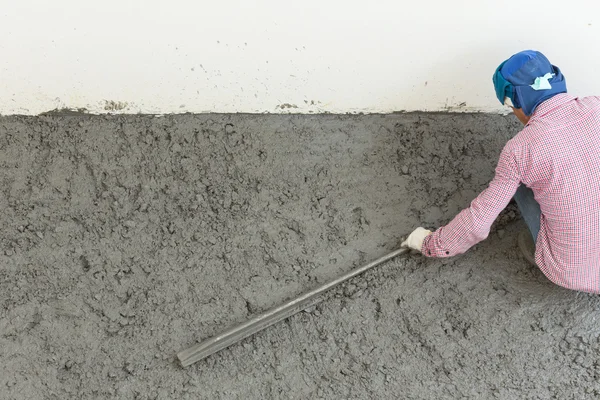 Plasterer concrete cement worker plastering flooring — Stock Photo, Image